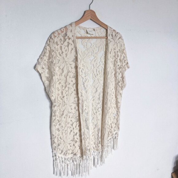 Lush Cream Lace Top - Picture 3 of 11